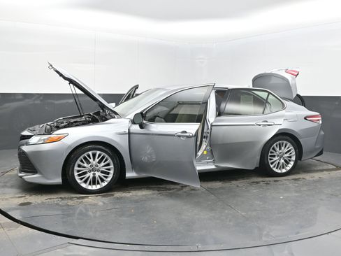 Used 2019 Toyota Camry XLE image 39