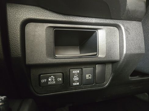 Used 2019 Toyota Tacoma TRD Sport w/ Technology Package image 25