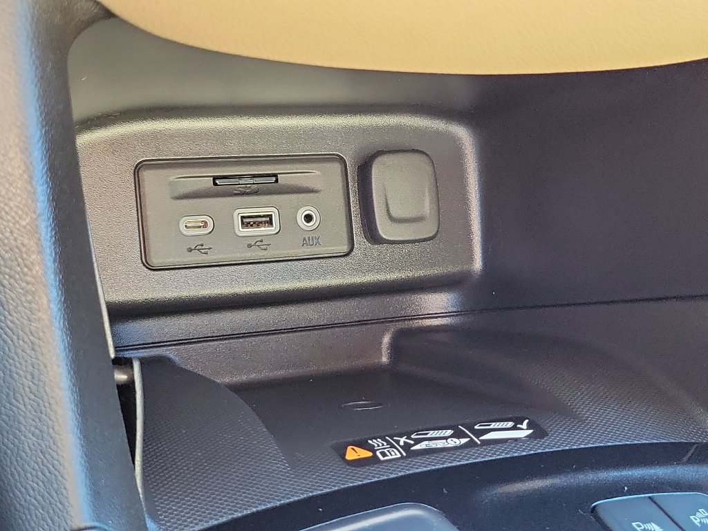 Used 2024 Chevrolet Equinox Premier FWD image 28