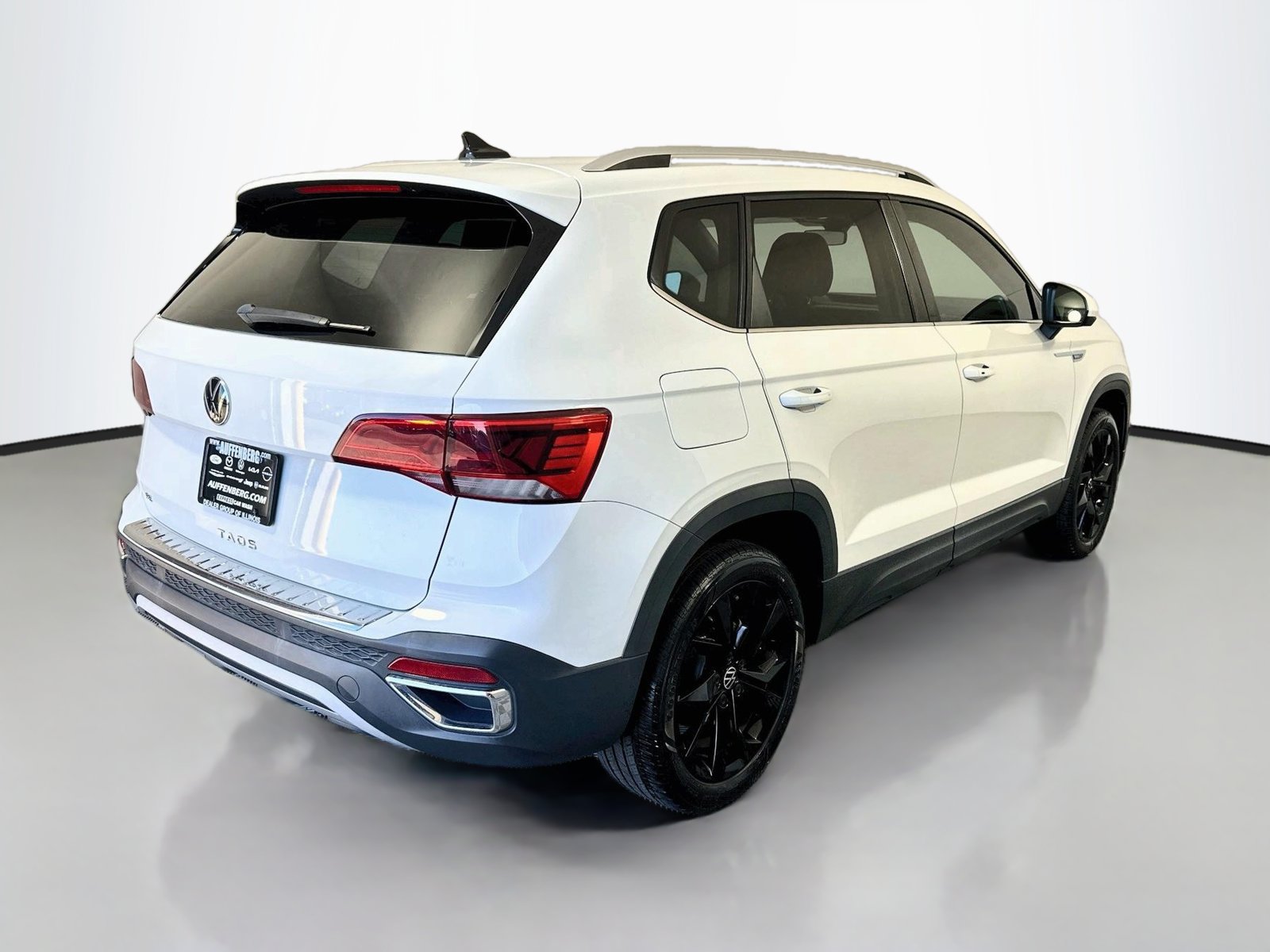 Used 2023 Volkswagen Taos SE w/ Black Wheel Package FWD image 7