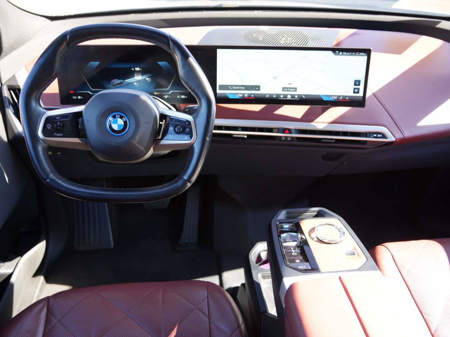 Used 2024 BMW iX xDrive50 w/ Premium Package AWD/4WD image 7