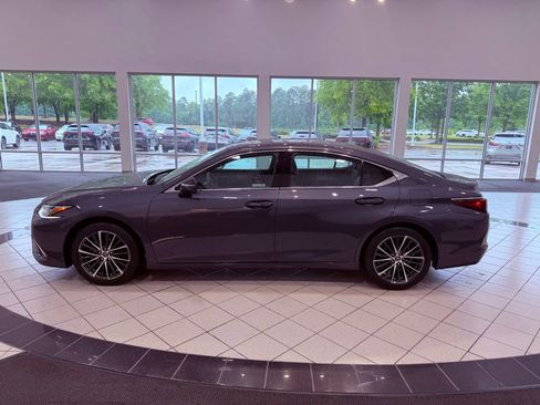 Used 2025 Lexus ES 350 w/ Premium Package FWD image 4
