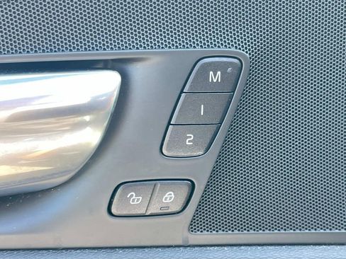 Used 2022 Volvo XC60 B5 Momentum image 28