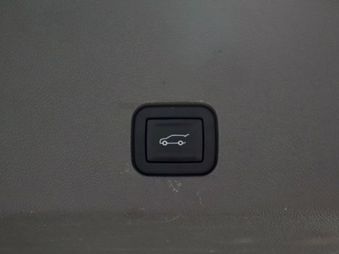 Used 2023 Cadillac XT6 Premium Luxury w/ Technology Package image 21