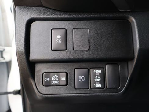 Used 2022 Toyota Tacoma TRD Off-Road image 17