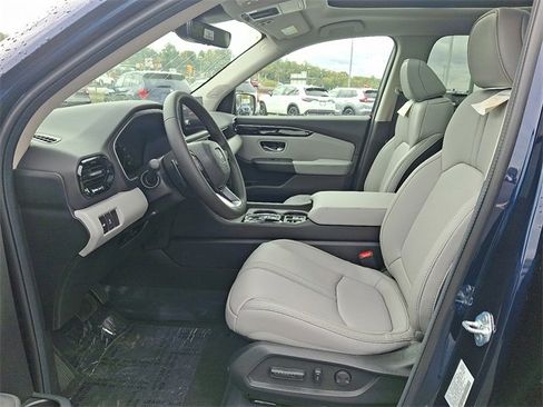 New 2025 Honda Pilot Touring image 11