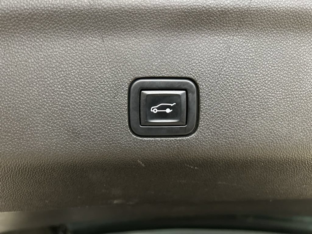 Used 2021 GMC Yukon XL SLT AWD/4WD image 16
