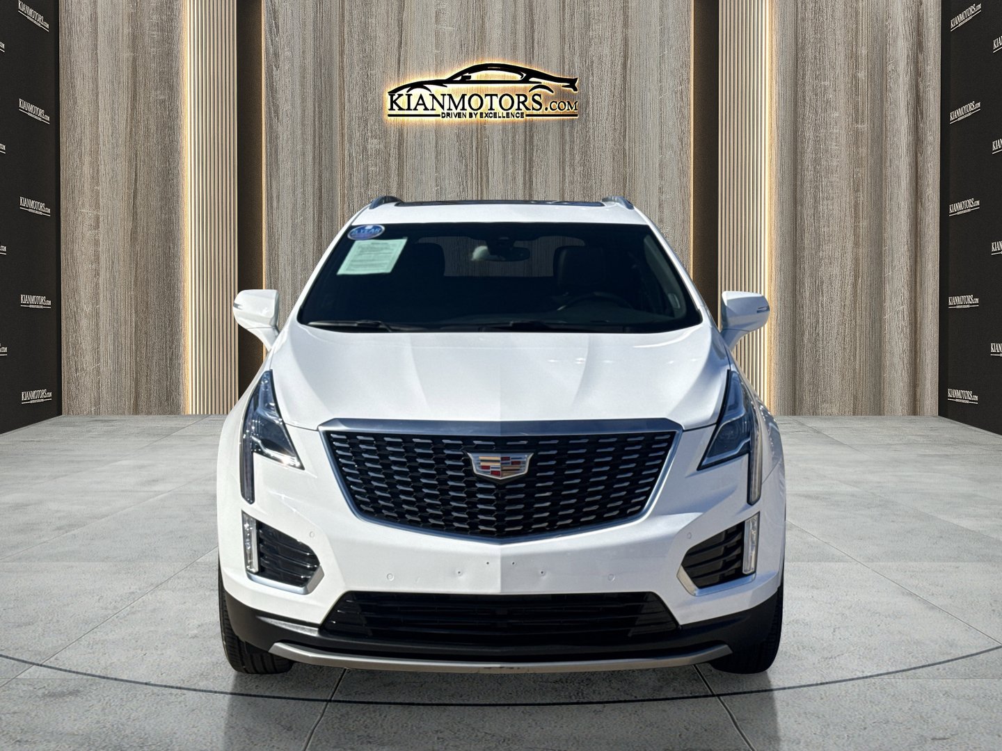 Used 2025 Cadillac XT5 Premium Luxury FWD image 2