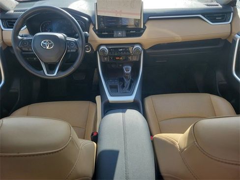 Used 2019 Toyota RAV4 Limited image 16