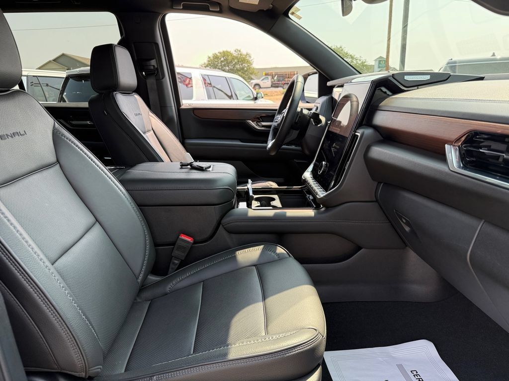Used 2025 GMC Yukon Denali w/ Sun & Power Step Package AWD/4WD image 45