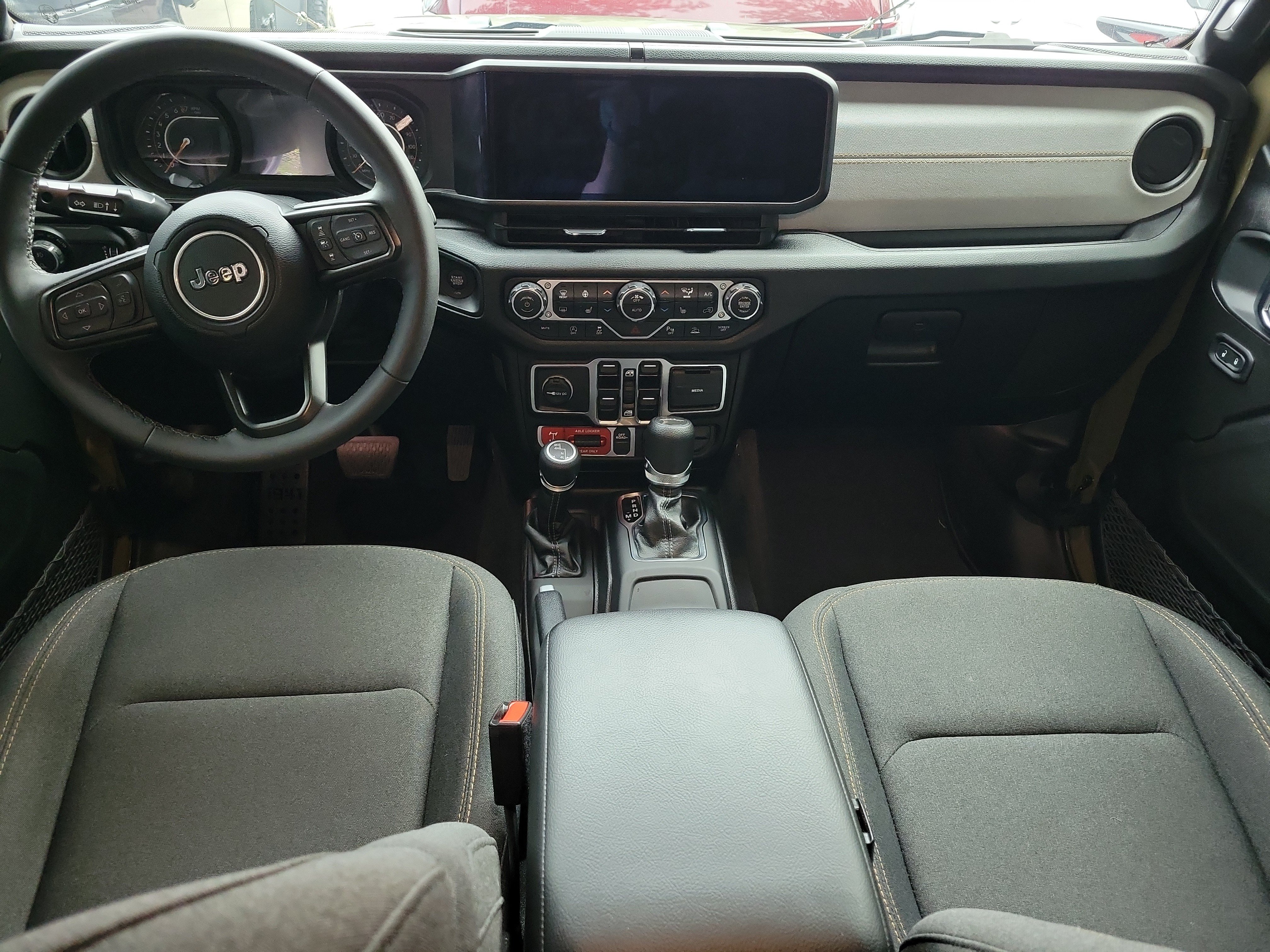 Used 2025 Jeep Gladiator Sport AWD/4WD image 10