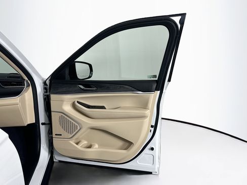 Used 2021 Jeep Grand Cherokee L Limited w/ Luxury Tech Group II image 34