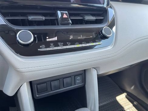Used 2025 Toyota Corolla Cross L FWD image 25