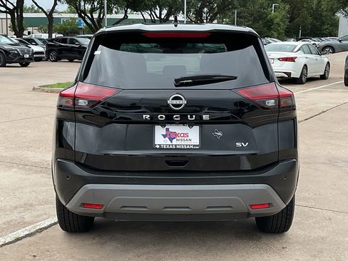 Used 2023 Nissan Rogue SV image 6