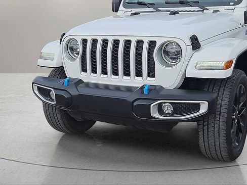 Used 2022 Jeep Wrangler Unlimited Sahara AWD/4WD image 8