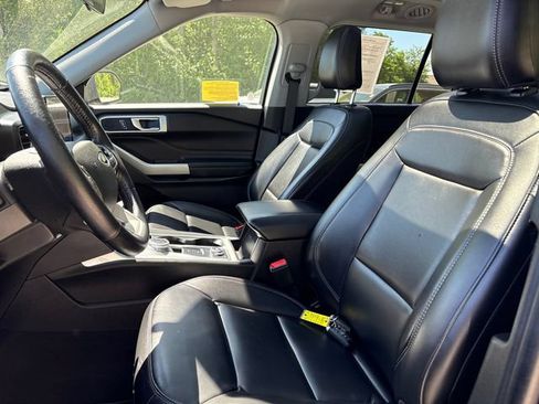 Used 2022 Ford Explorer XLT w/ Equipment Group 202A AWD/4WD image 39