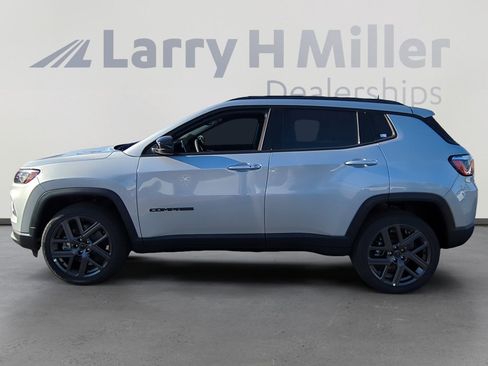 New 2026 Jeep Compass Latitude image 2