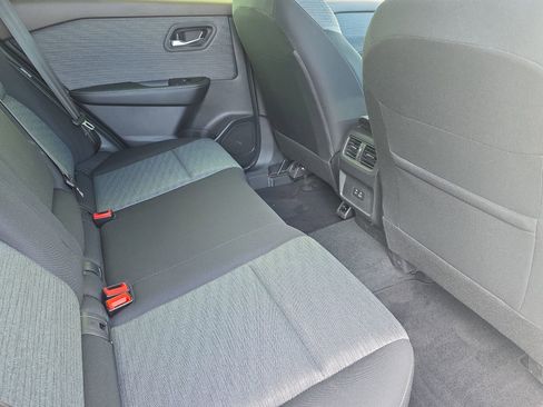 Used 2023 Nissan Rogue SV FWD image 11