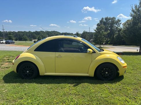 Used 2007 Volkswagen Beetle Coupe w/ Package 1 FWD image 4