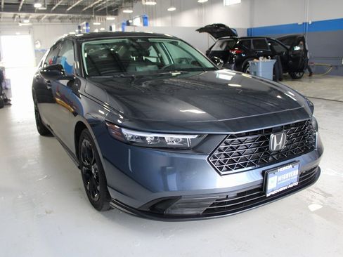 Used 2025 Honda Accord SE image 4