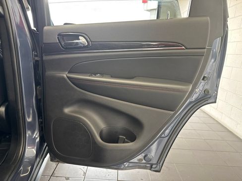 Used 2021 Jeep Grand Cherokee Trailhawk w/ Premium Lighting Group AWD/4WD image 43