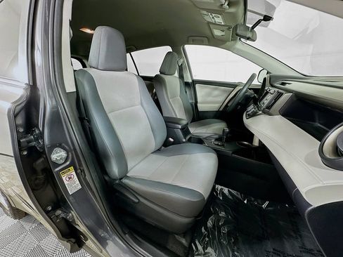 Used 2015 Toyota RAV4 LE FWD image 30