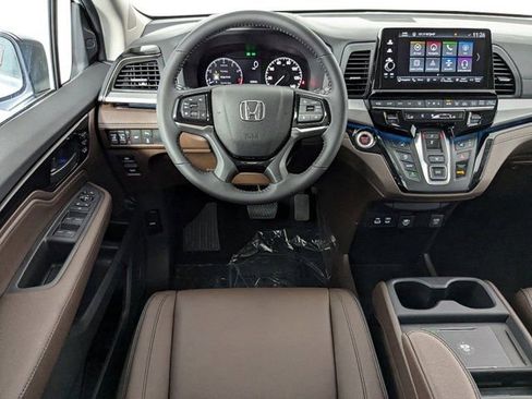 New 2026 Honda Odyssey Touring image 10