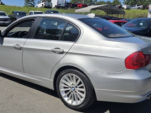 Used 2011 BMW 335i xDrive Sedan AWD/4WD image 9