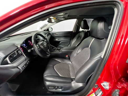 Used 2022 Toyota Camry XSE image 14