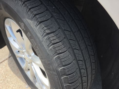 Used 2018 Chevrolet Equinox LT FWD image 26