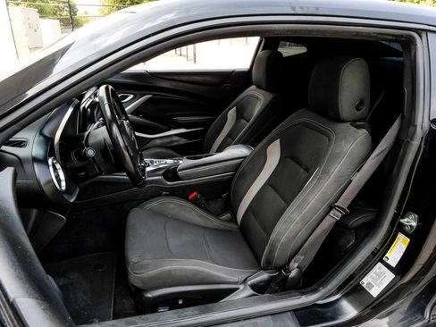 Used 2021 Chevrolet Camaro LT RWD image 33