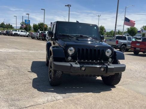 Used 2017 Jeep Wrangler Sahara AWD/4WD image 3