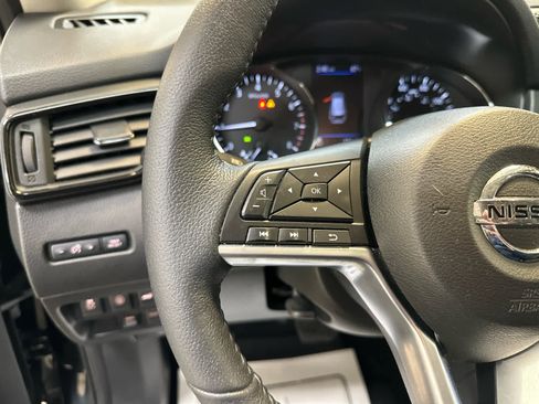 Certified 2019 Nissan Rogue SV image 19