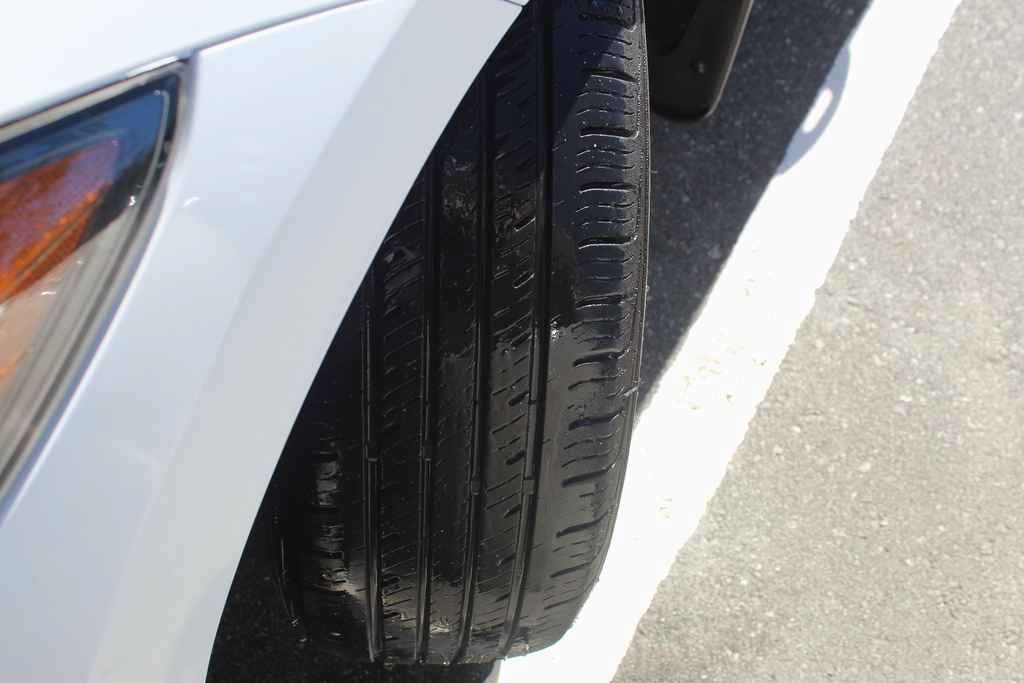 Used 2018 Hyundai Elantra SE FWD image 28