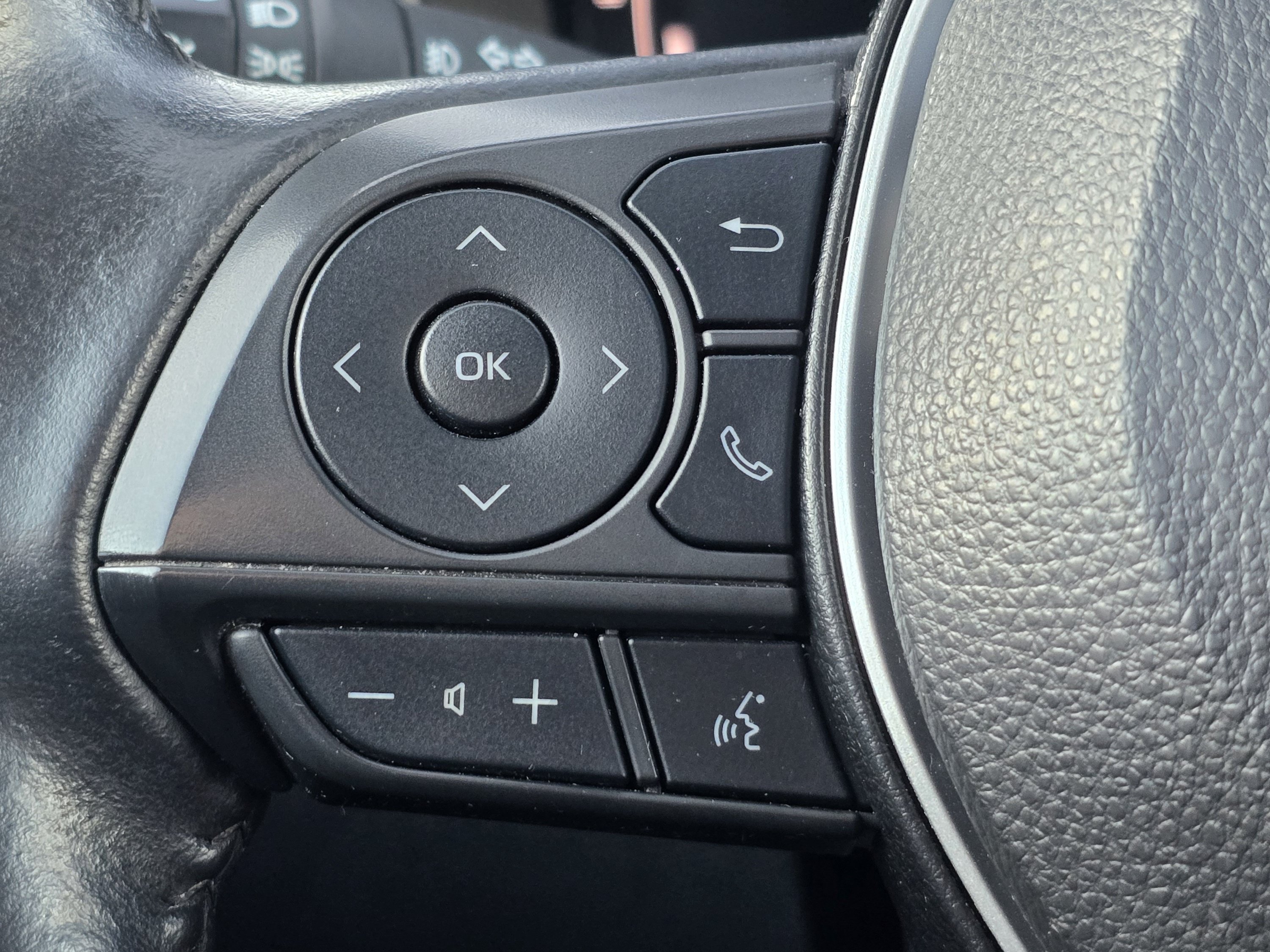 Used 2024 Toyota Corolla Cross XLE FWD image 19