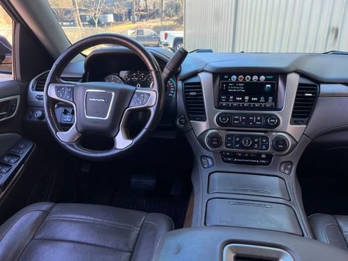 Used 2020 GMC Yukon XL Denali w/ Denali Premium Package image 18