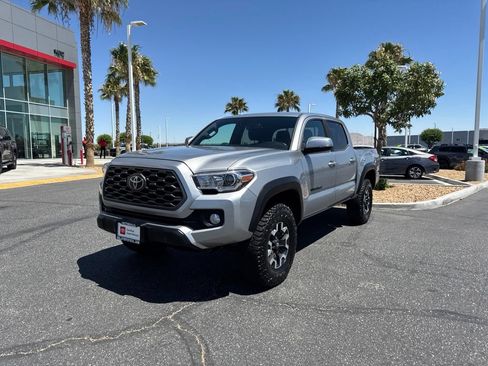 Certified 2020 Toyota Tacoma TRD Off-Road w/ Technology Package AWD/4WD image 2