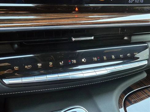 Used 2022 Cadillac Escalade ESV Premium Luxury image 17