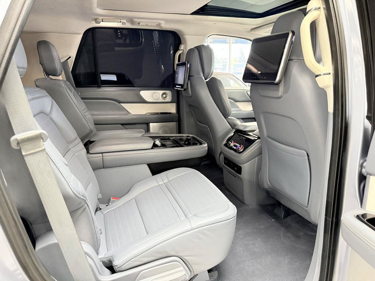 Used 2018 Lincoln Navigator Black Label AWD/4WD image 24