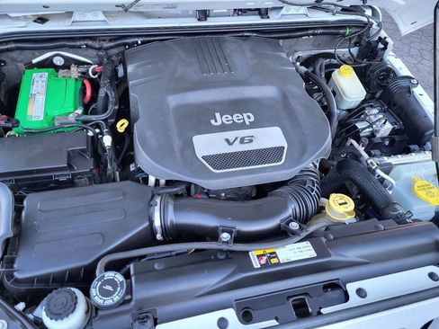 Used 2014 Jeep Wrangler Unlimited Rubicon w/ Max Tow Package image 13