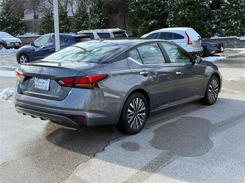 Used 2024 Nissan Altima 2.5 SV image 3