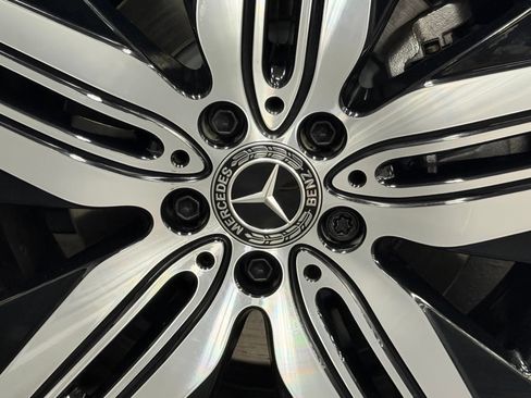 Used 2025 Mercedes-Benz EQB 300 4MATIC image 18
