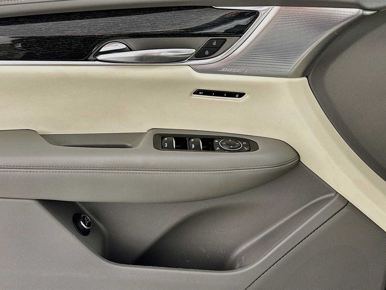 Used 2020 Cadillac XT6 Premium Luxury FWD image 17