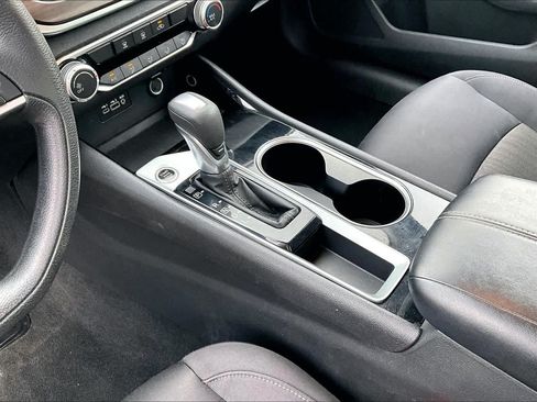 Certified 2024 Nissan Altima 2.5 SV FWD image 16