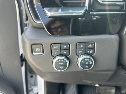 Used 2023 GMC Sierra 1500 SLT w/ SLT Premium Package AWD/4WD image 18