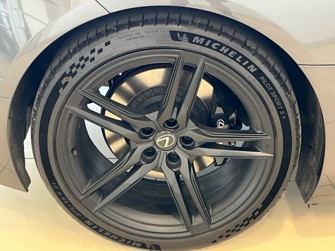 Used 2024 Lexus LC 500 Convertible image 10