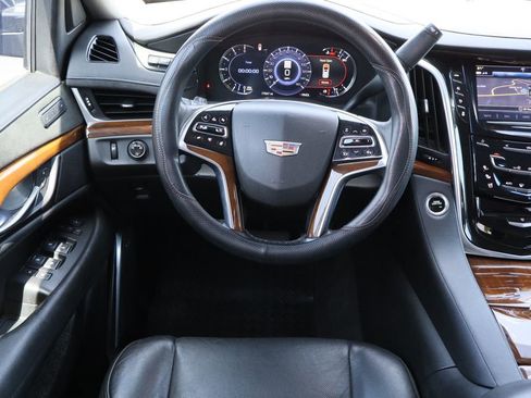 Used 2020 Cadillac Escalade Premium Luxury RWD image 26