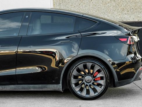 Used 2022 Tesla Model Y Performance AWD/4WD image 19