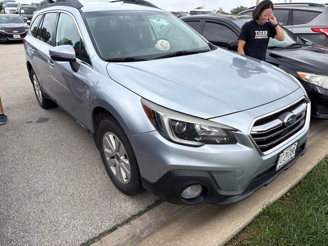 Used 2018 Subaru Outback 2.5i Premium AWD/4WD image 3