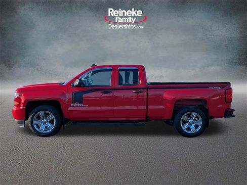 Used 2018 Chevrolet Silverado 1500 Custom image 9